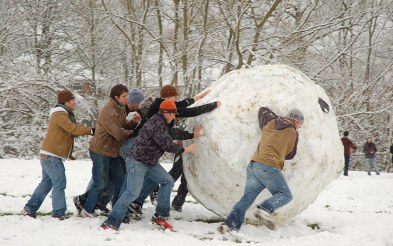 10 Jocuri cu zăpadă pentru vacanță